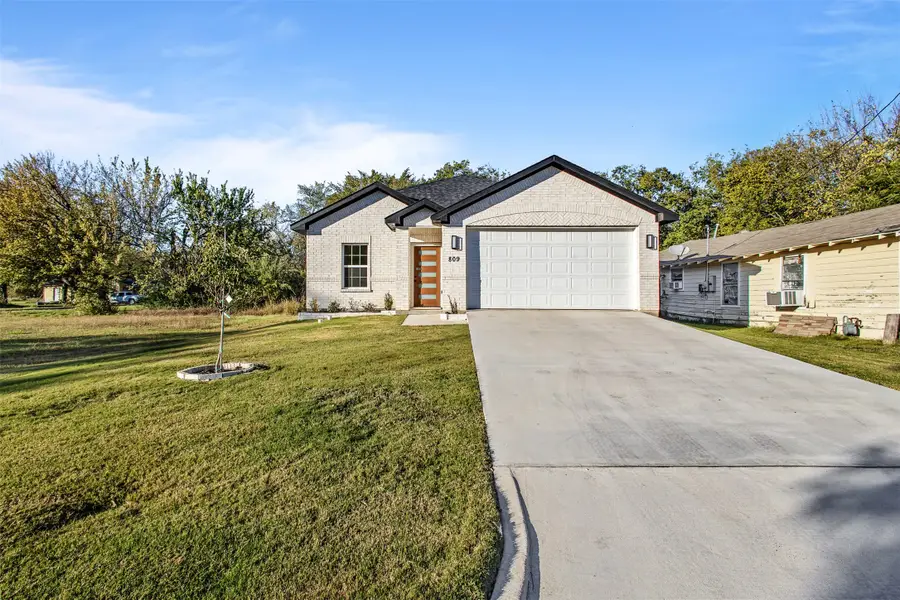 809 Truelove Street, Gainesville, TX 76240 - Image #2