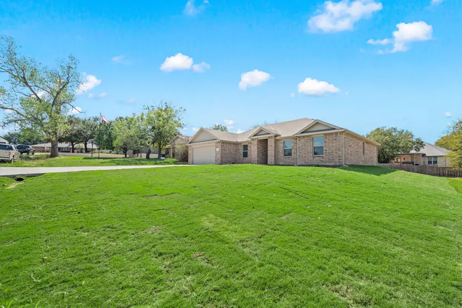 201 Bartlett Court, Runaway Bay, TX 76426 - Image #2