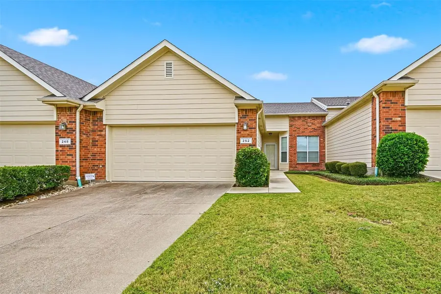 252 Heritage Hill Drive, Lewisville, TX 75067 - Image #2