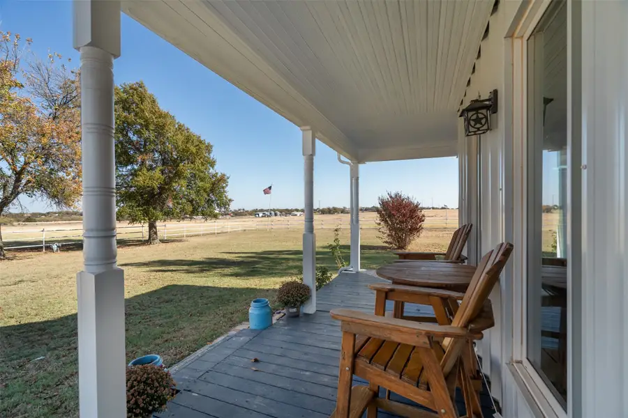 945 Quarter Horse Lane, Bellevue, TX 76228 - Image #3