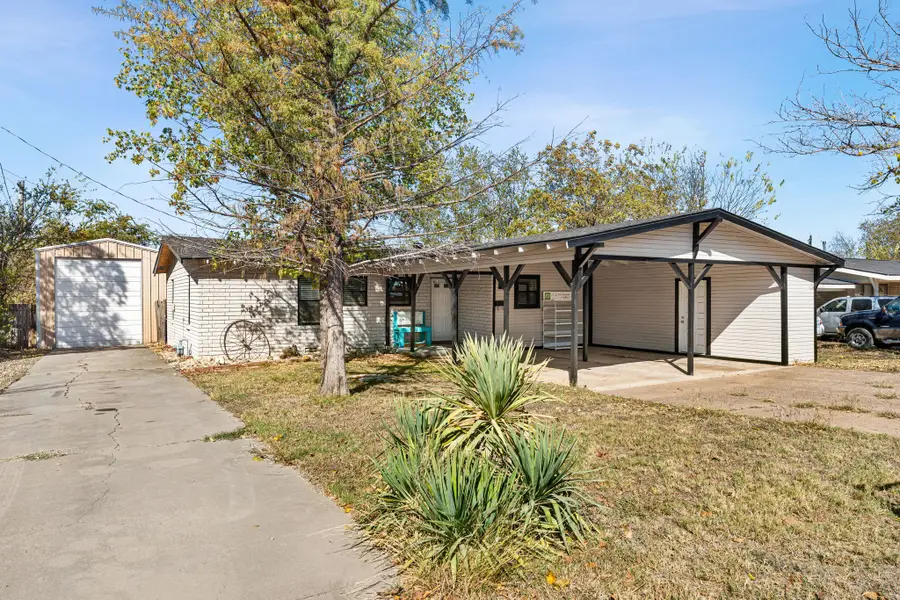 1104 Elizabeth Boulevard, Granbury, TX 76048 - Image #2