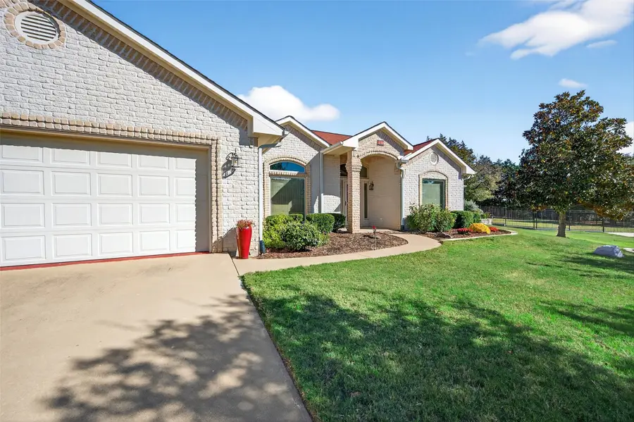 200 Cayuga Trail, Lake Kiowa, TX 76240 - Image #3