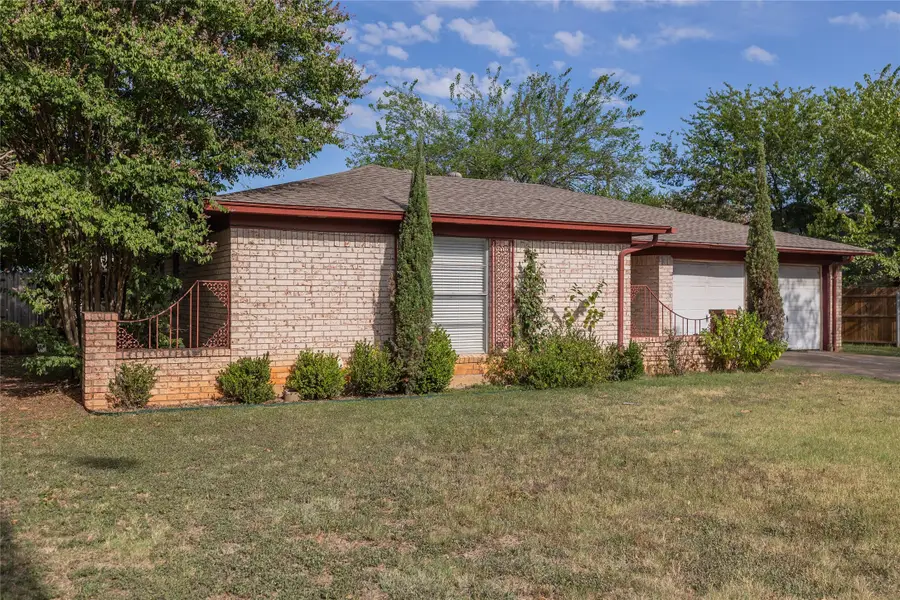 504 S Colonial Drive, Cleburne, TX 76033 - Image #3