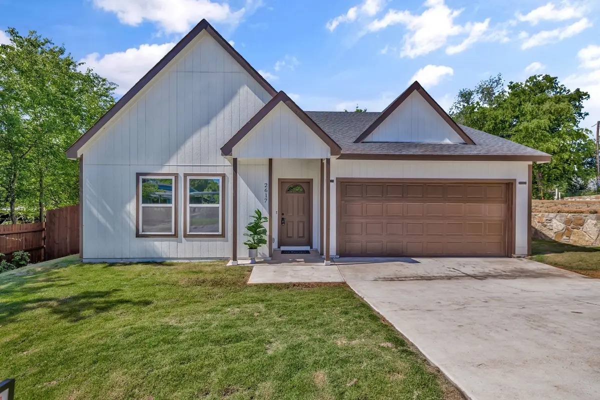 2617 Hillside Drive, Granbury, TX 76048 - Image #1