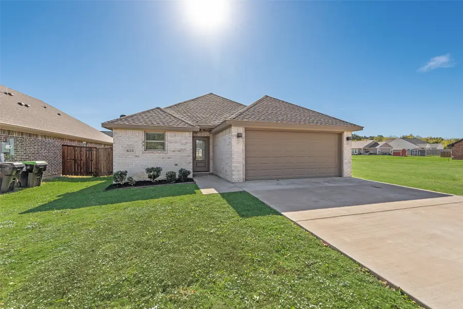 625 Copenhavr Street, Pilot Point, TX 76258 - Image #3