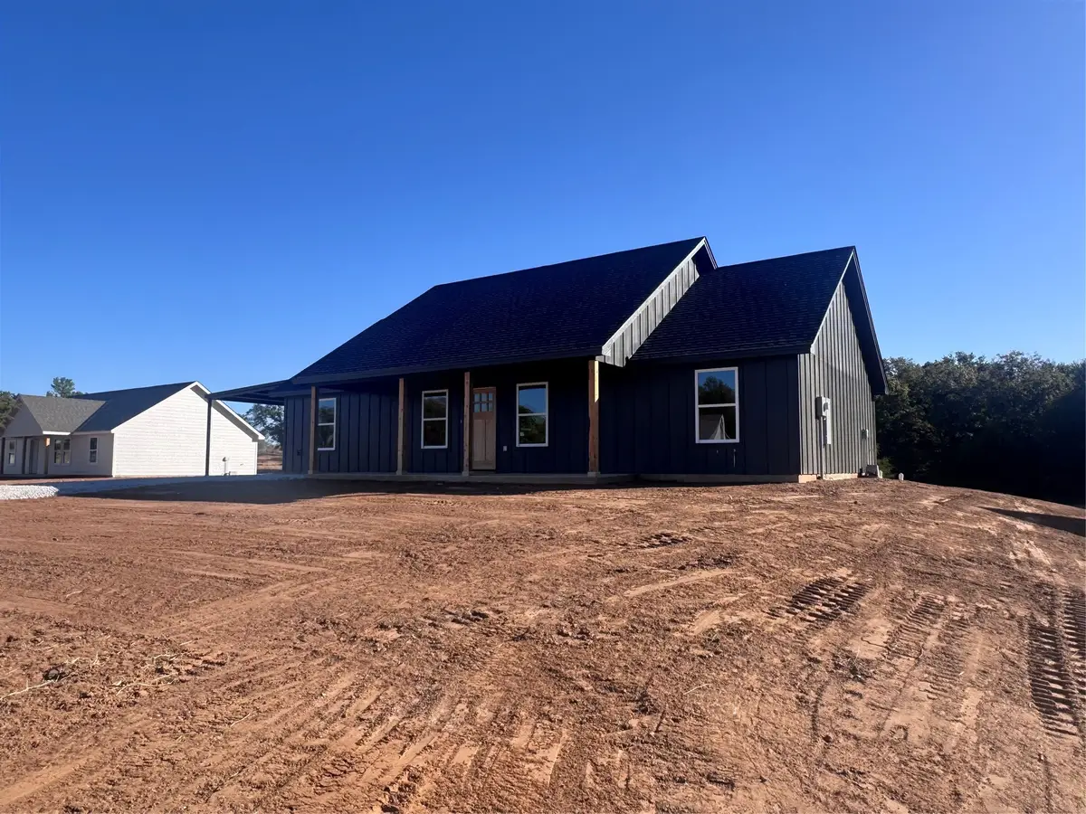 1013 Bradshaw Court, Springtown, TX 76082 - Image #1