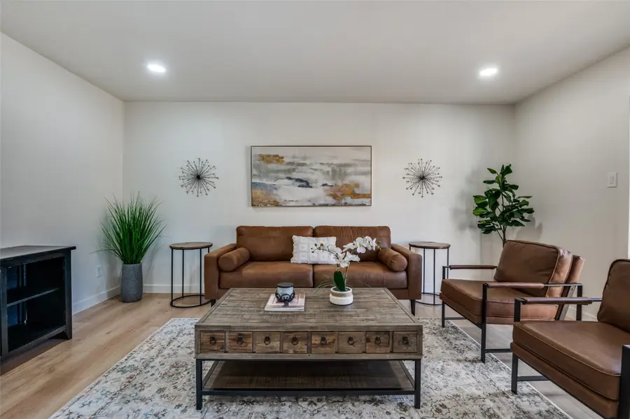 346 E Davis Circle, Duncanville, TX 75116 - Image #2