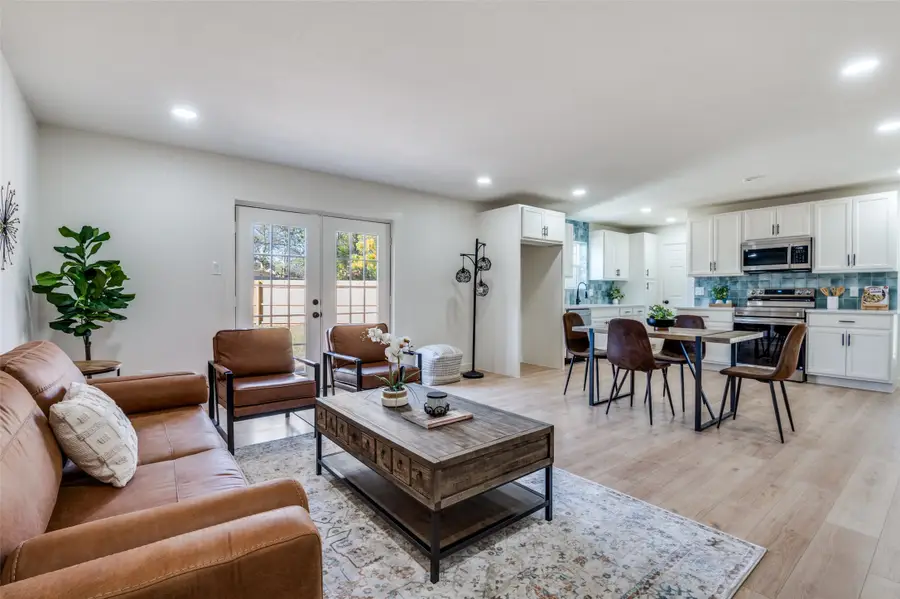 346 E Davis Circle, Duncanville, TX 75116 - Image #3