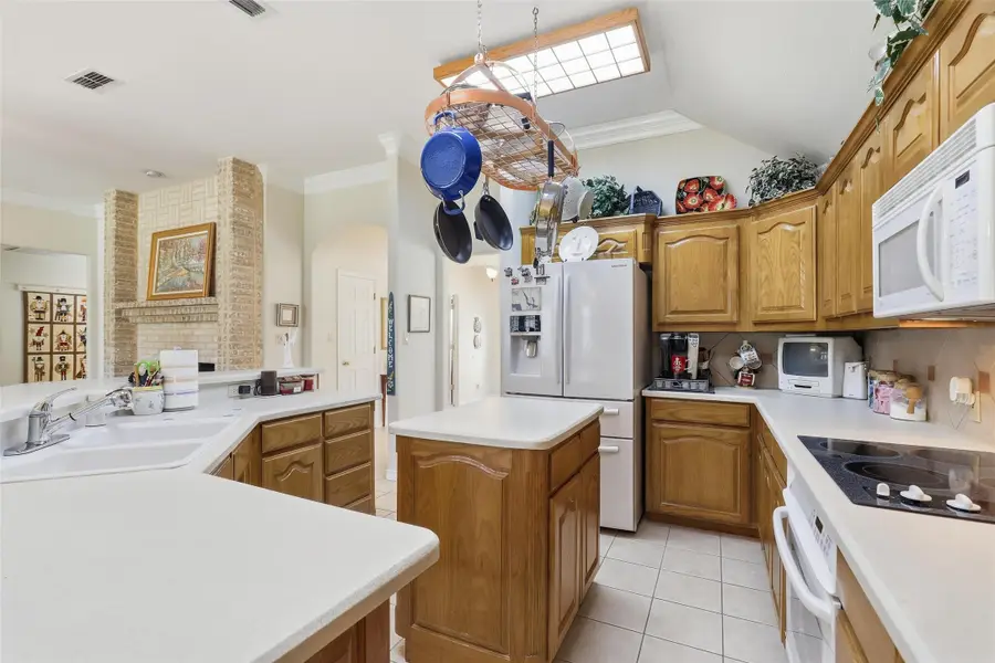 8110 Ravenswood Road, Granbury, TX 76049 - Image #3