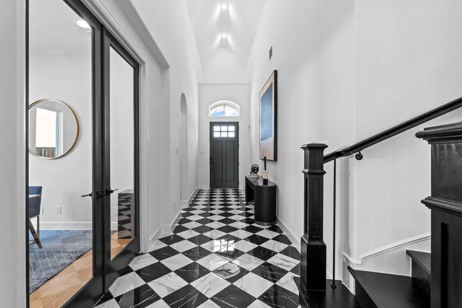 8736 Edgewater Drive, The Colony, TX 75056 - Image #3