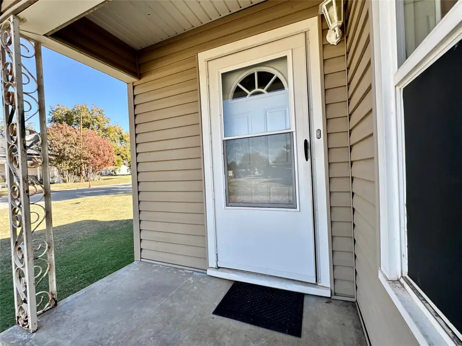 703 W Nevada Street, Seymour, TX 76380 - Image #2