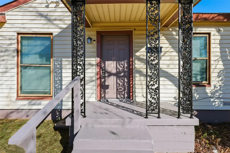 613 W Hammond Street, Lancaster, TX 75146 - Image #2