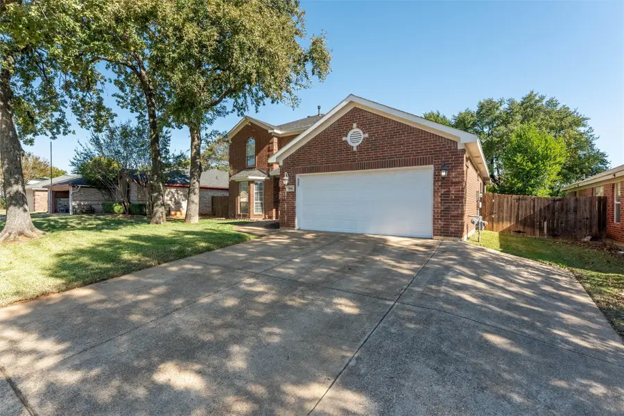 906 Parkhill Drive, Mansfield, TX 76063 - Image #2