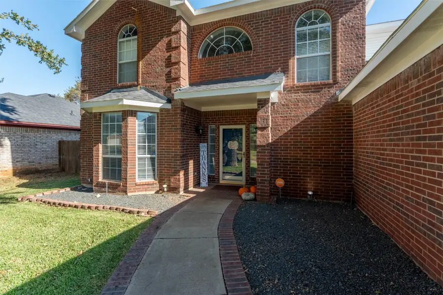 906 Parkhill Drive, Mansfield, TX 76063 - Image #3