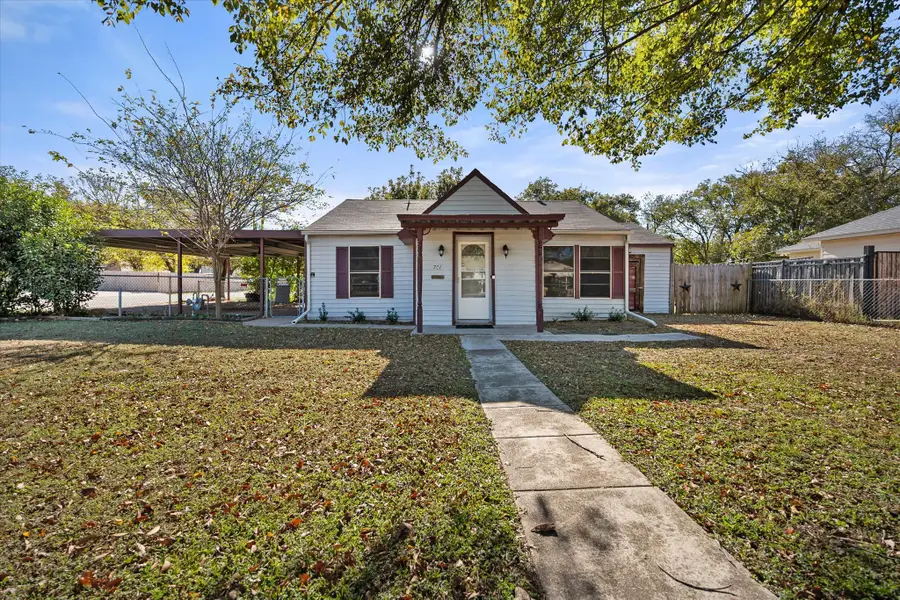 701 Poindexter Avenue, Cleburne, TX 76033 - Image #2