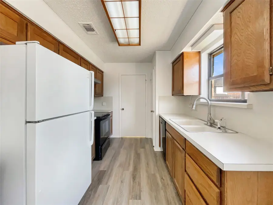 928 Shady Oaks Drive, Kennedale, TX 76060 - Image #3