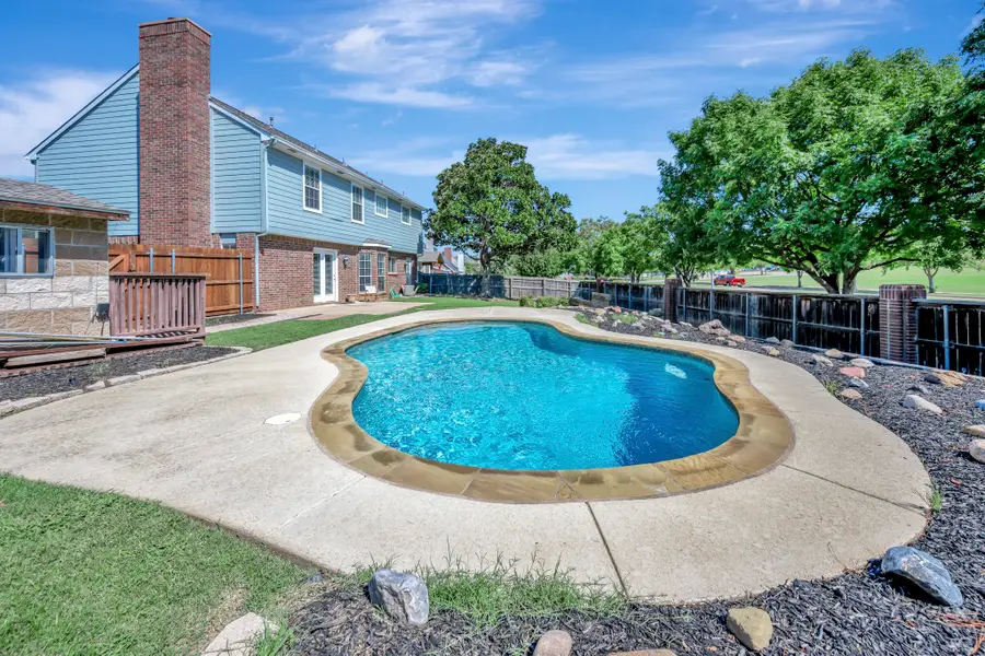 8000 Crazy Horse Lane, Fort Worth, TX 76137 - Image #2