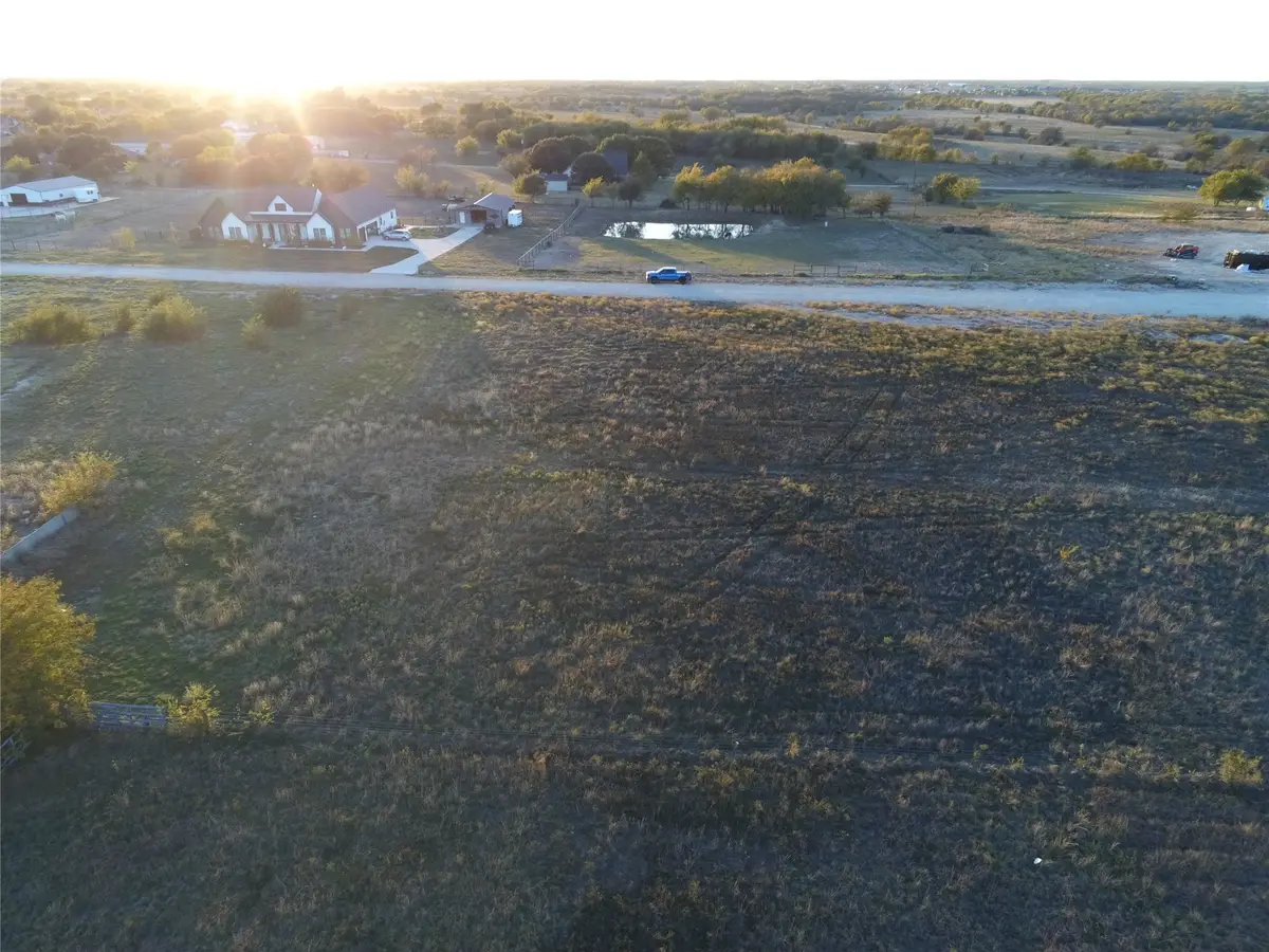 660 Hummingbird Lane, Justin, TX 76247 - Image #1