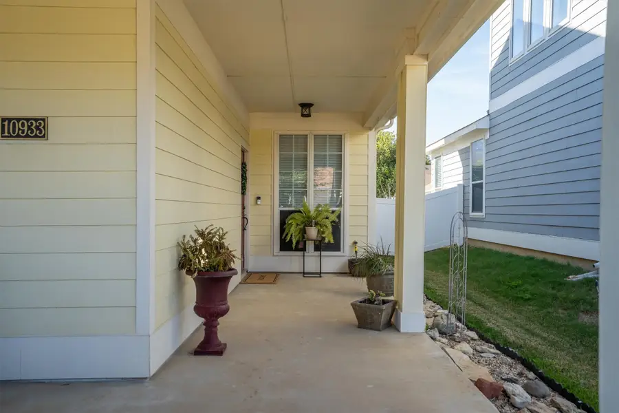 10933 Caldwell Lane, Fort Worth, TX 76179 - Image #3