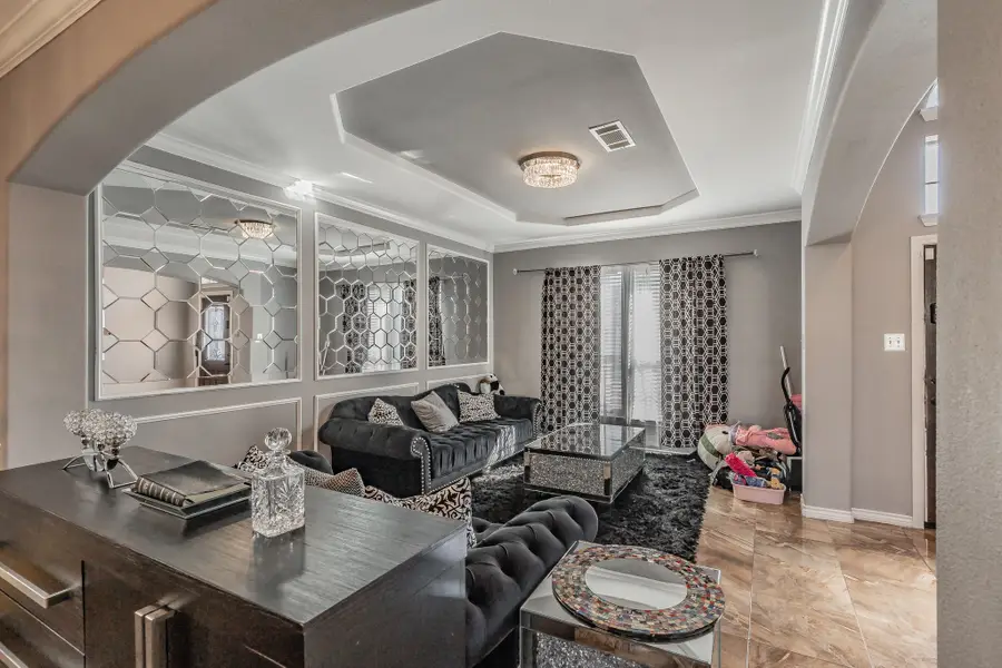 5243 W Cove Way, Grand Prairie, TX 75052 - Image #3