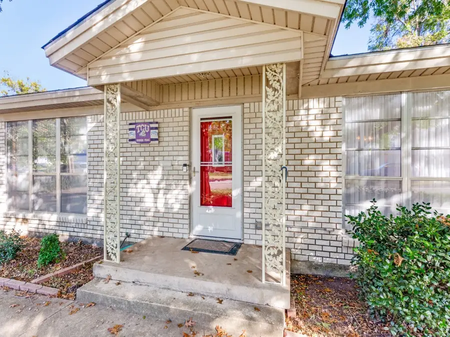 1105 Sproles Drive, Benbrook, TX 76126 - Image #3