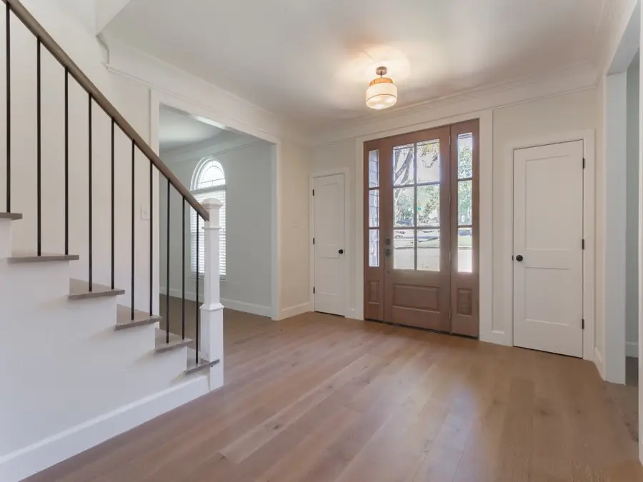 1041 Woodbriar Drive, Grapevine, TX 76051 - Image #2