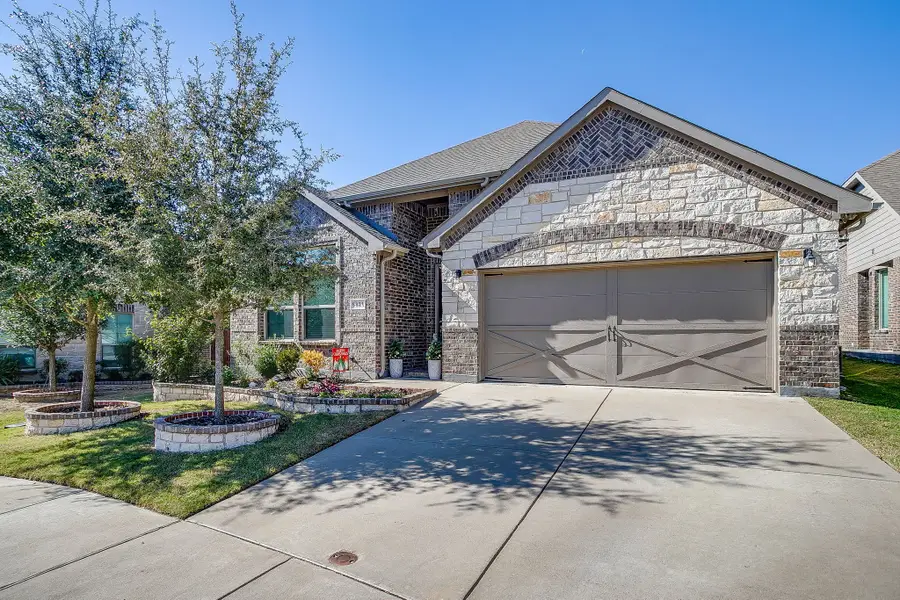 5821 Rendyn Court, Midlothian, TX 76065 - Image #2
