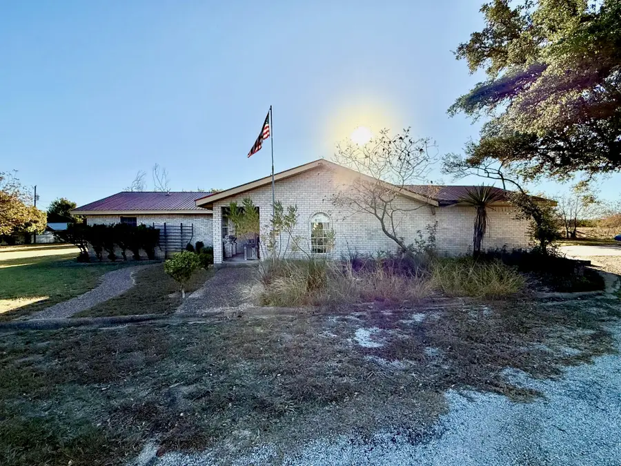 902 E White Street, Hamilton, TX 76531 - Image #2