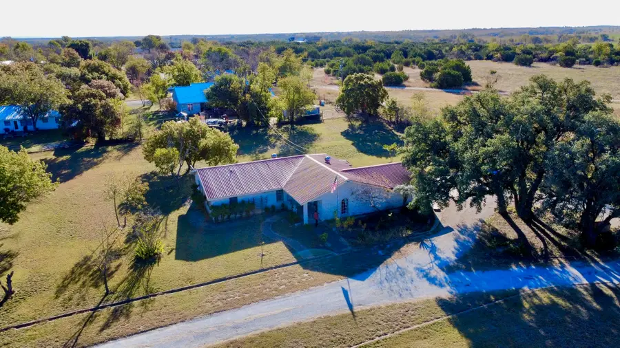 902 E White Street, Hamilton, TX 76531 - Image #3