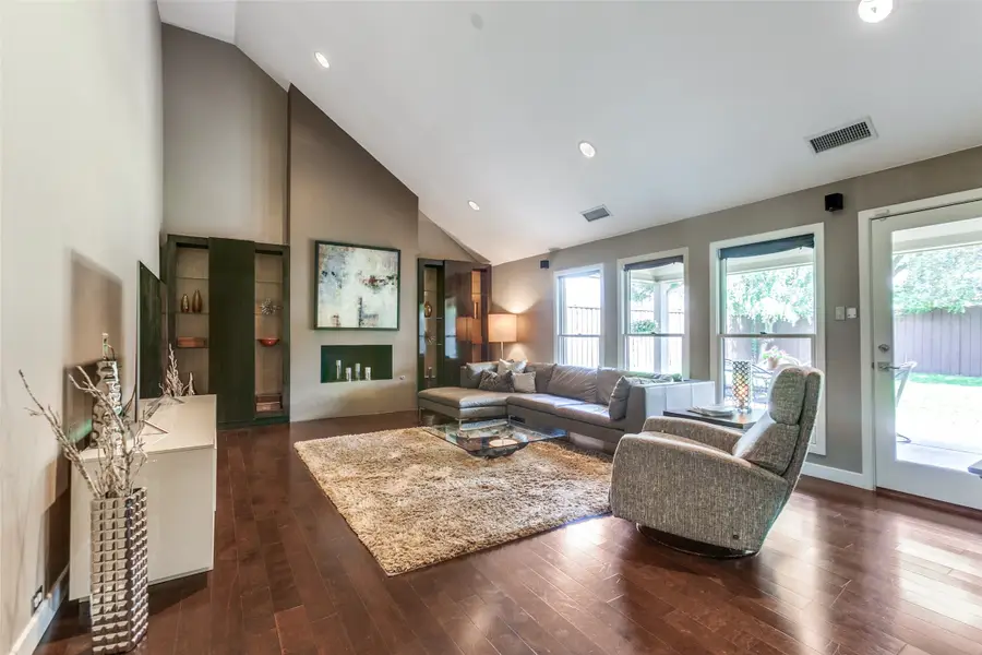 237 Woodcrest Drive, Richardson, TX 75080 - Image #2