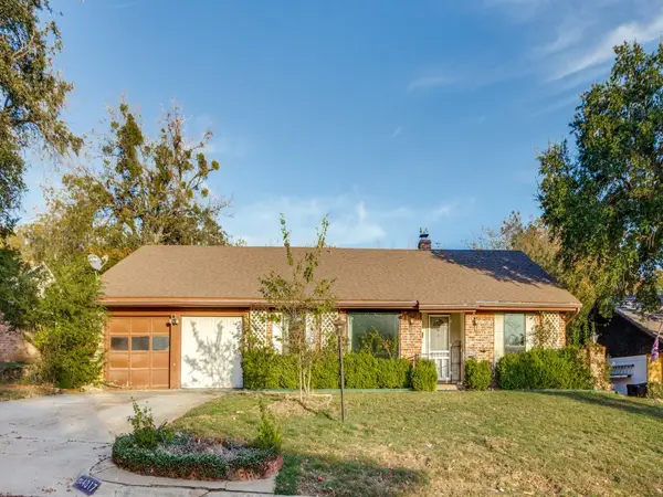 4017 Burkett Drive, Benbrook, TX 76116