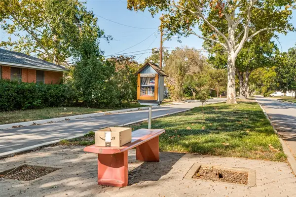 2952 Lavita Lane, Farmers Branch, TX 75234