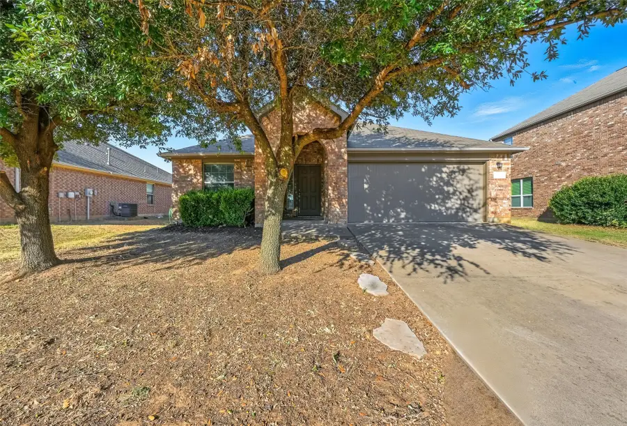640 Swift Current Drive, Crowley, TX 76036 - Image #2