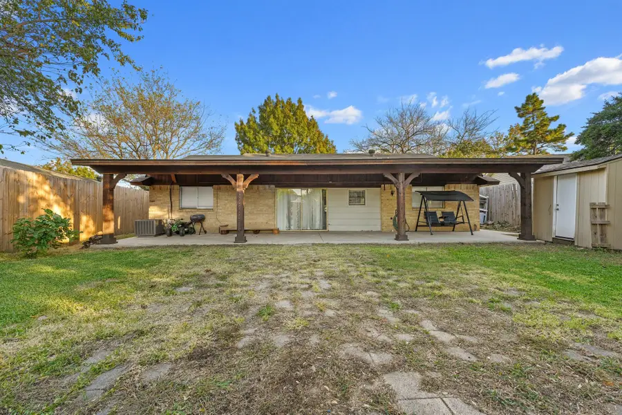 421 Woodmere Drive, Garland, TX 75043 - Image #2