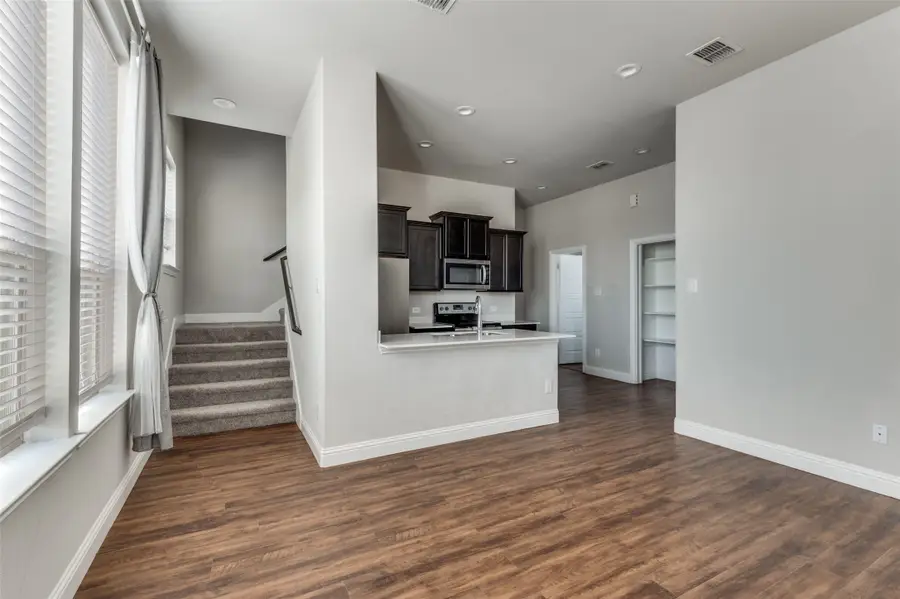 1900 Bel Air Drive, Arlington, TX 76010 - Image #2