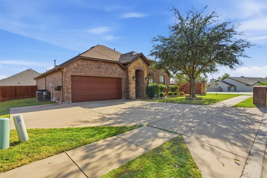 8900 Stone Top Drive, Fort Worth, TX 76179 - Image #3