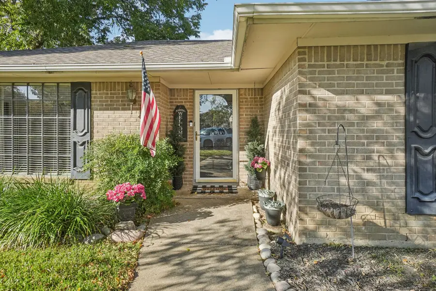 951 Crestwood Circle, Flower Mound, TX 75028 - Image #2