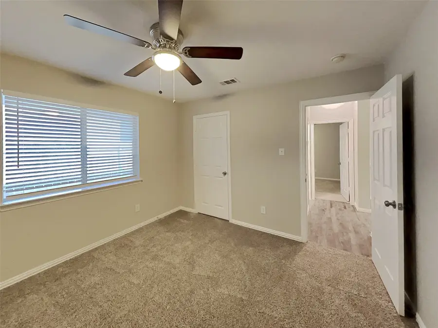 553 Stonewall Court, Cedar Hill, TX 75104 - Image #2