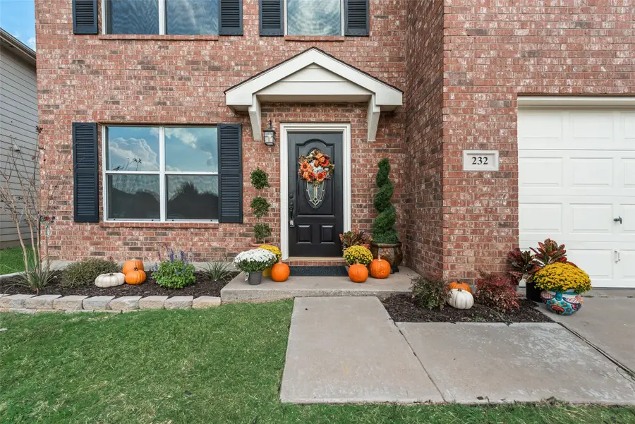 232 Dakota Ridge Drive, Fort Worth, TX 76134 - Image #2