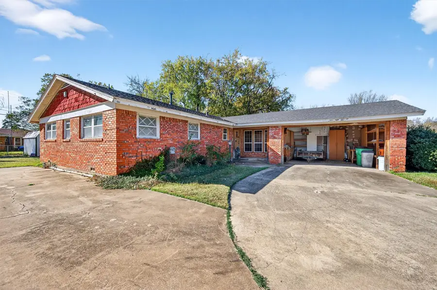 1722 Morningside Drive, Gainesville, TX 76240 - Image #3