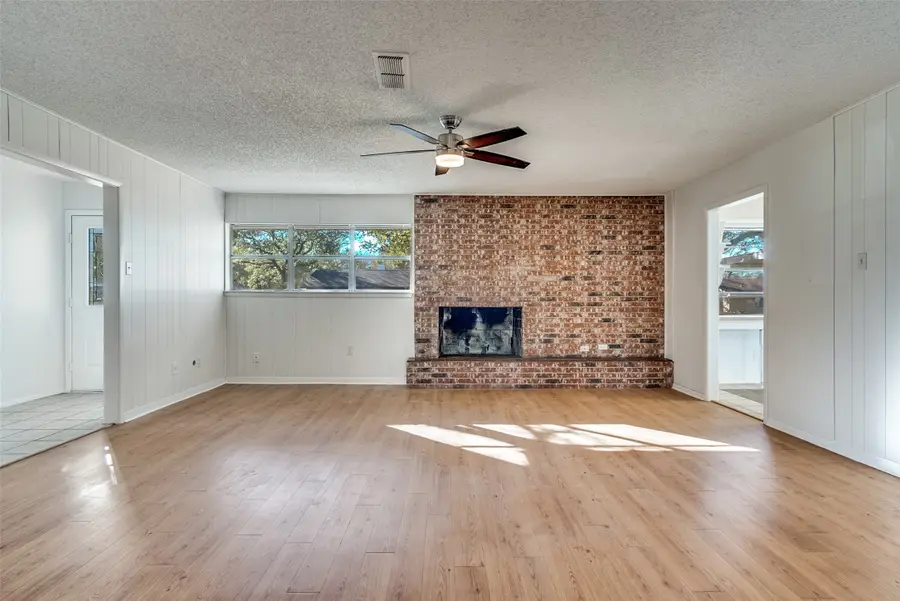 504 Austin Drive, Mineral Wells, TX 76067 - Image #3