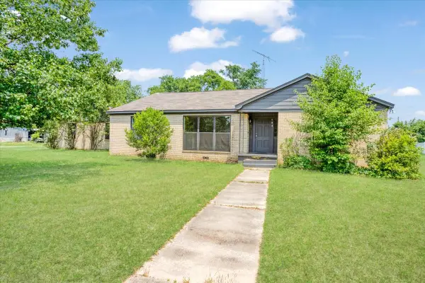 104 Mackinnon, Mt Pleasant, TX 75455