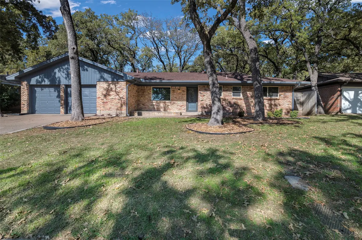 608 W Pleasantview Drive, Hurst, TX 76054 - Image #1