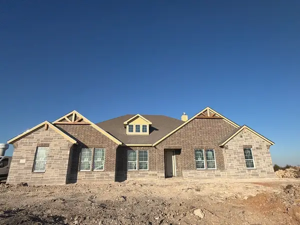 1005 Webb Court, Van Alstyne, TX 75495