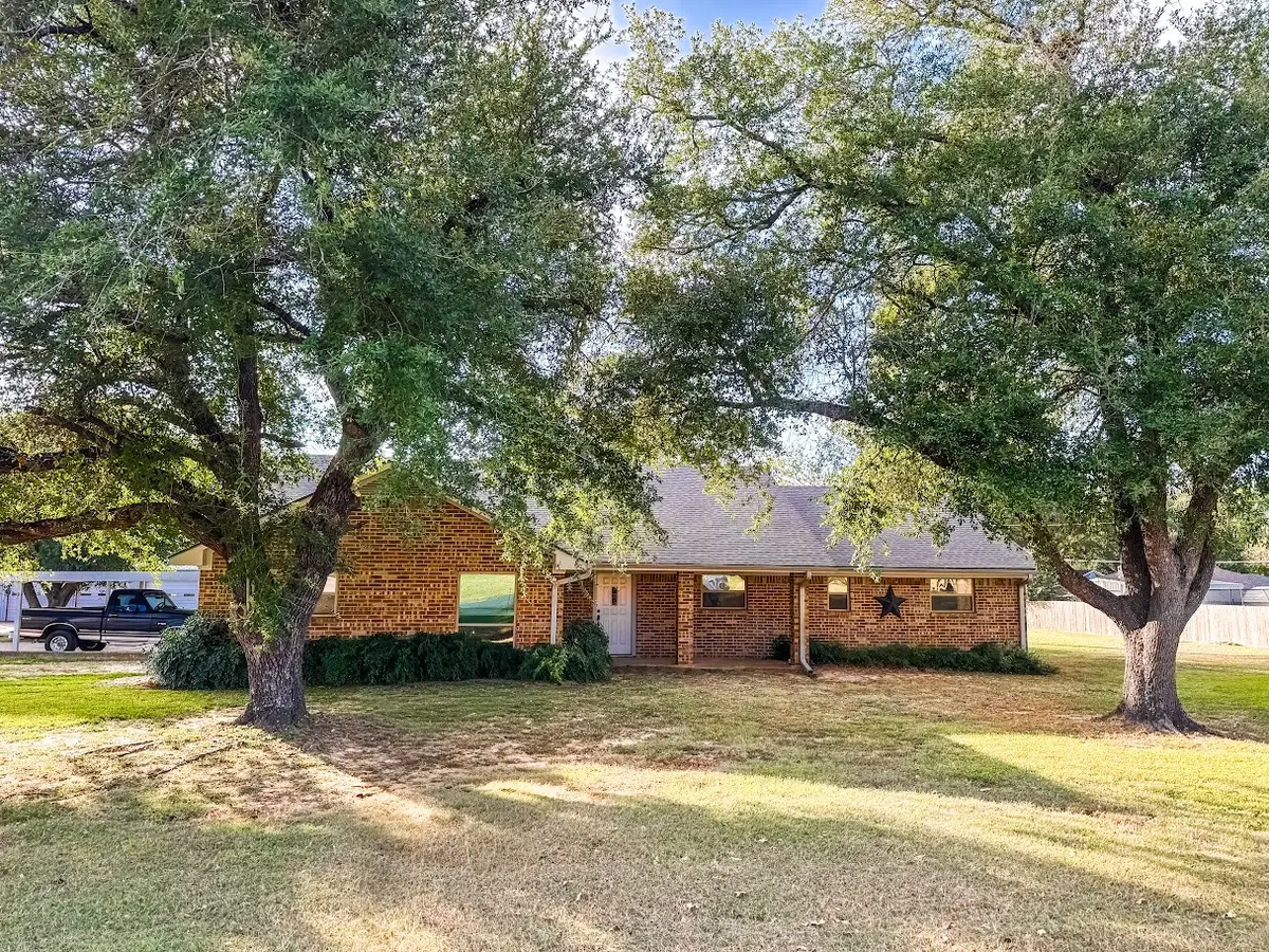 111 Parkwood Road, Teague, TX 75860 - Image #1