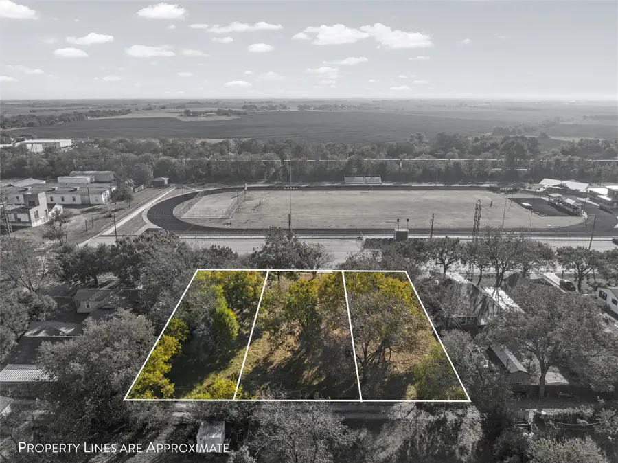 606 S Reagan Street, West, TX 76691 - Image #2