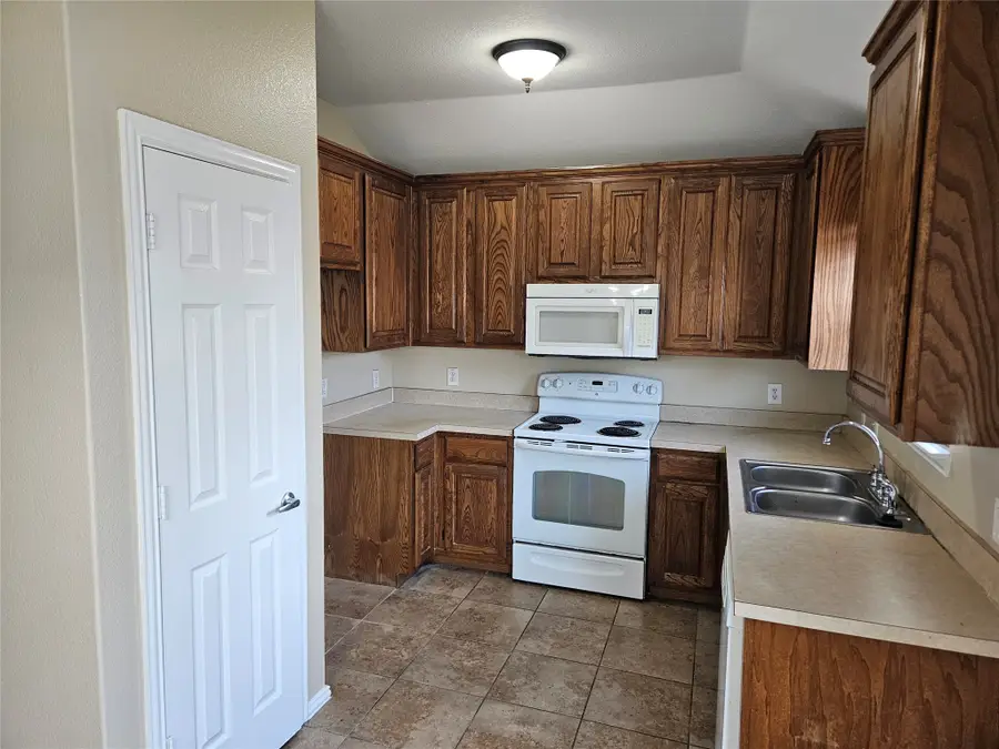 9337 Cynthia Court, Fort Worth, TX 76140 - Image #3