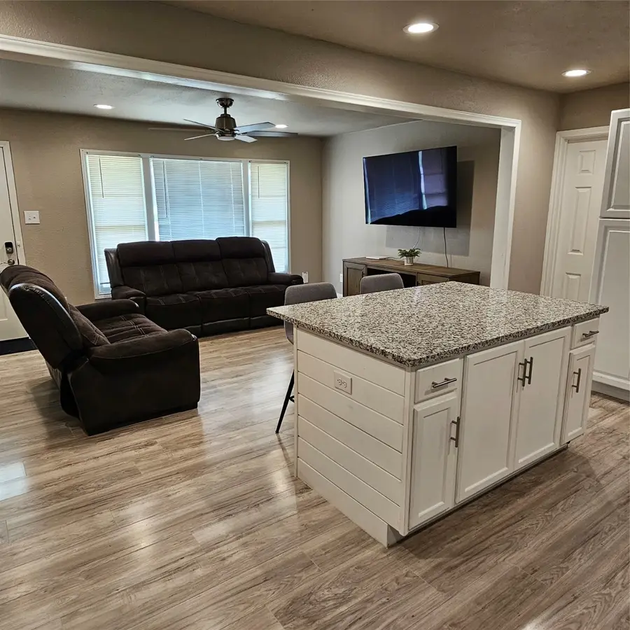 802 Brown Trail, Bedford, TX 76022 - Image #2