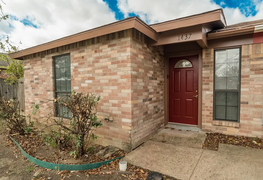 1437 Brook Meadow Circle, Lancaster, TX 75134 - Image #3