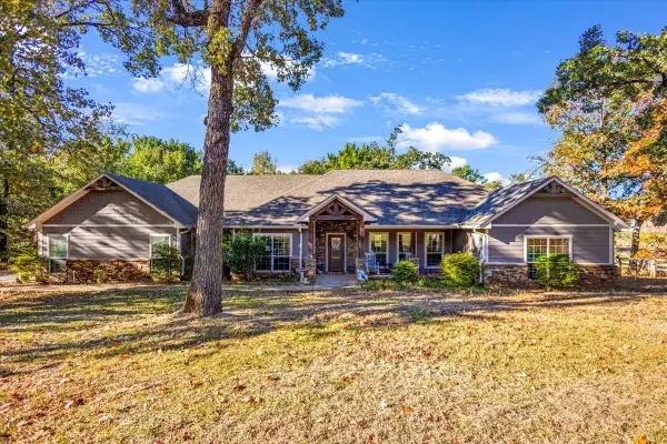 15831 Red Cloud Drive, Lindale, TX 75771